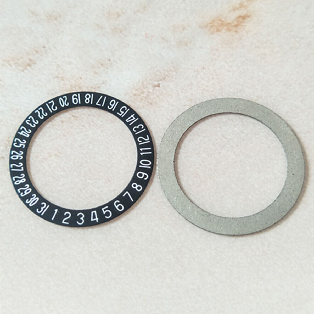 Datumsrad mit weißer Schrift, schwarze Auflage für Miyota 8215-Uhrwerk, Datum bei 6