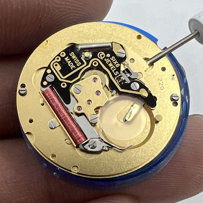 Golden ISA 220 quartz watch movement with calendar and 2 hands for men's watches by Watchmakers.