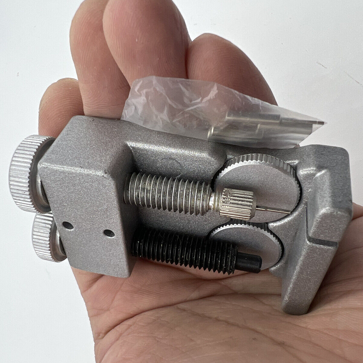 Uhrenarmband-Armband-Link-Entferner, verstellbar, mit 4 Metallstiften, Uhrenreparaturwerkzeug 