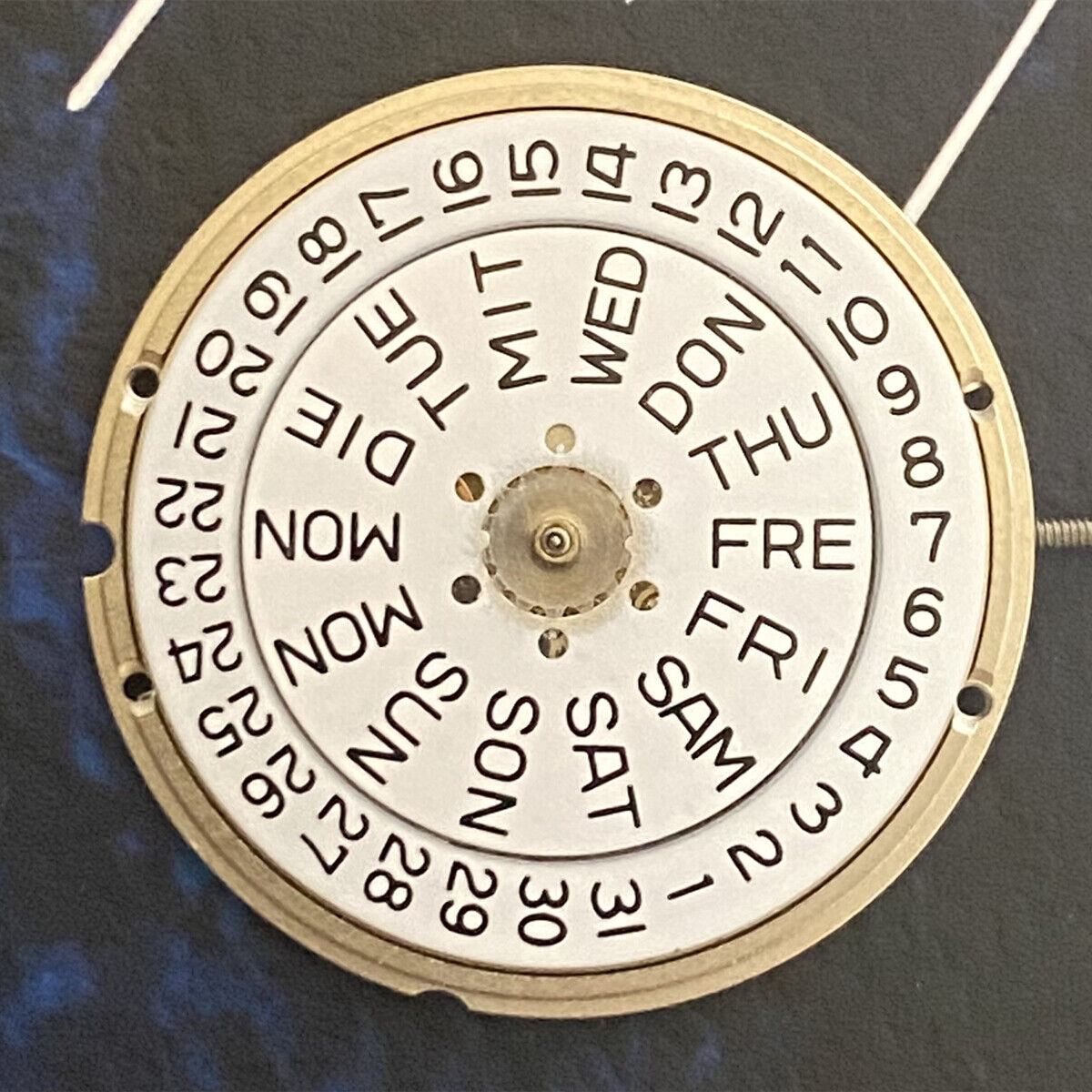 Mouvement à quartz <tc>ETA</tc> 955.124, fabriqué en Suisse, pièce de réparation pour montres avec date et jour