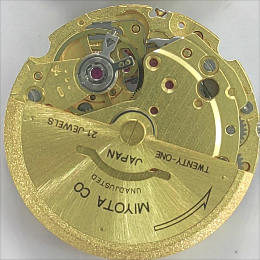 Miyota 8200 golden mechanical watch movement with single calendar, Japan-made precision craftsmanship.