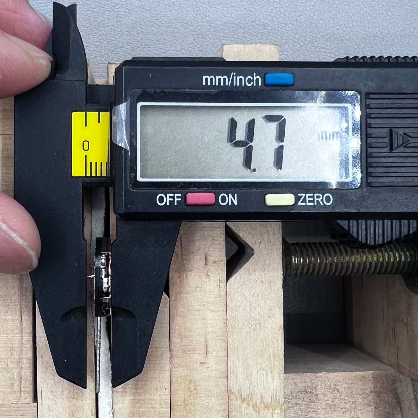 Japan Epson Y127E Watch Quartz Movement 3 Hands