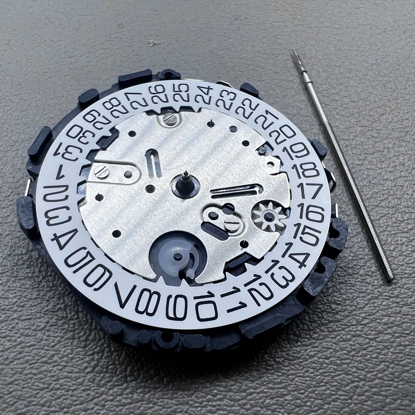 Japan Hattori Epson TMI VR34 quartz watch movement for precise timekeeping in accessories.