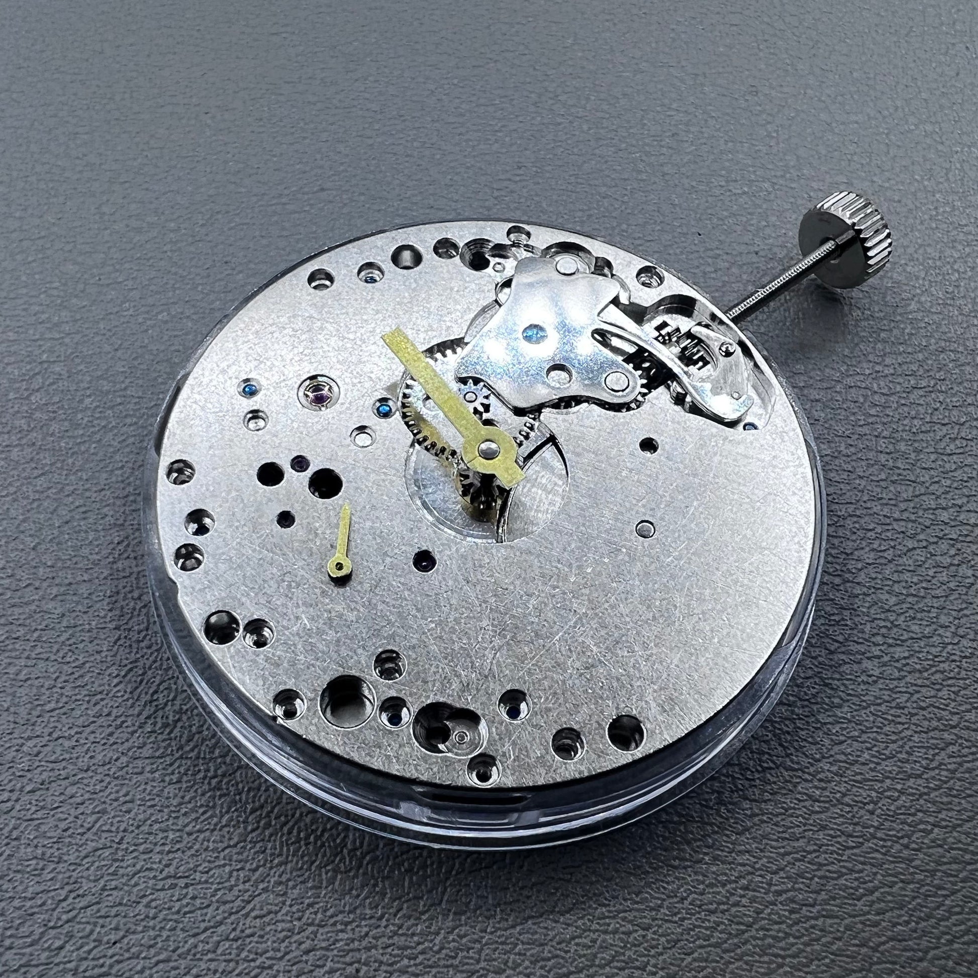 Mechanical hand winding watch movement Seagull 6497 with second hand at 6 o'clock position for watch repairs