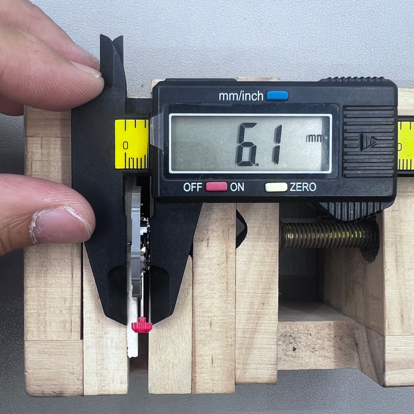 Miyota 2453 Quartz Movement Date@3 with Watch Stem