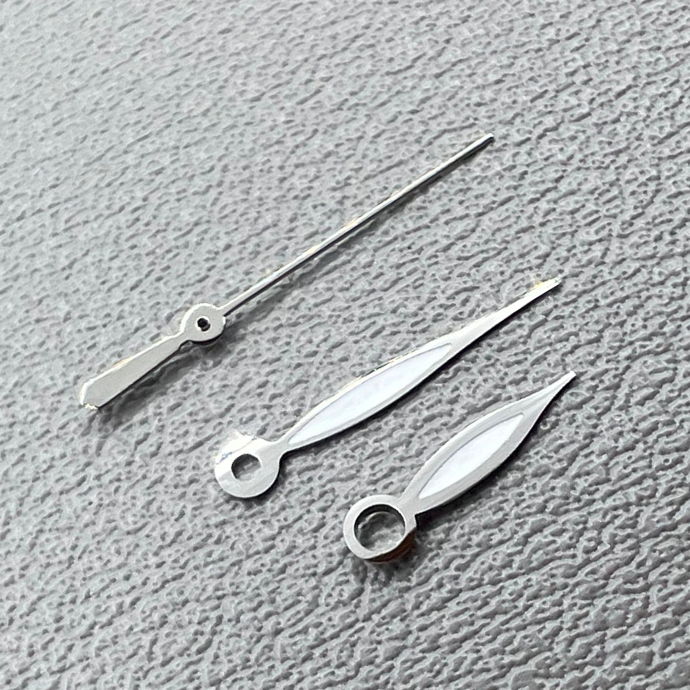 Green lume leaf-shaped watch hands with silver trim, compatible with NH35 NH36 7S26 NH70 NH72 movements.