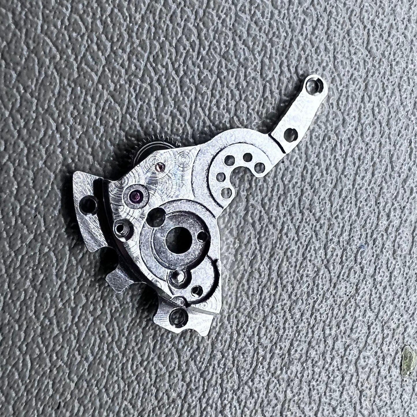 Automatic Wheel Bridge for L595.2 L592.2 ETA2000-1 movement watch part, precise fit and durable design.