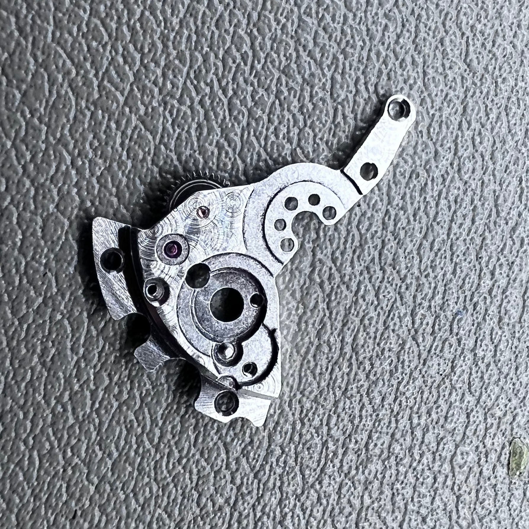 Automatic Wheel Bridge for L595.2 L592.2 ETA2000-1 movement watch part, precise fit and durable design.