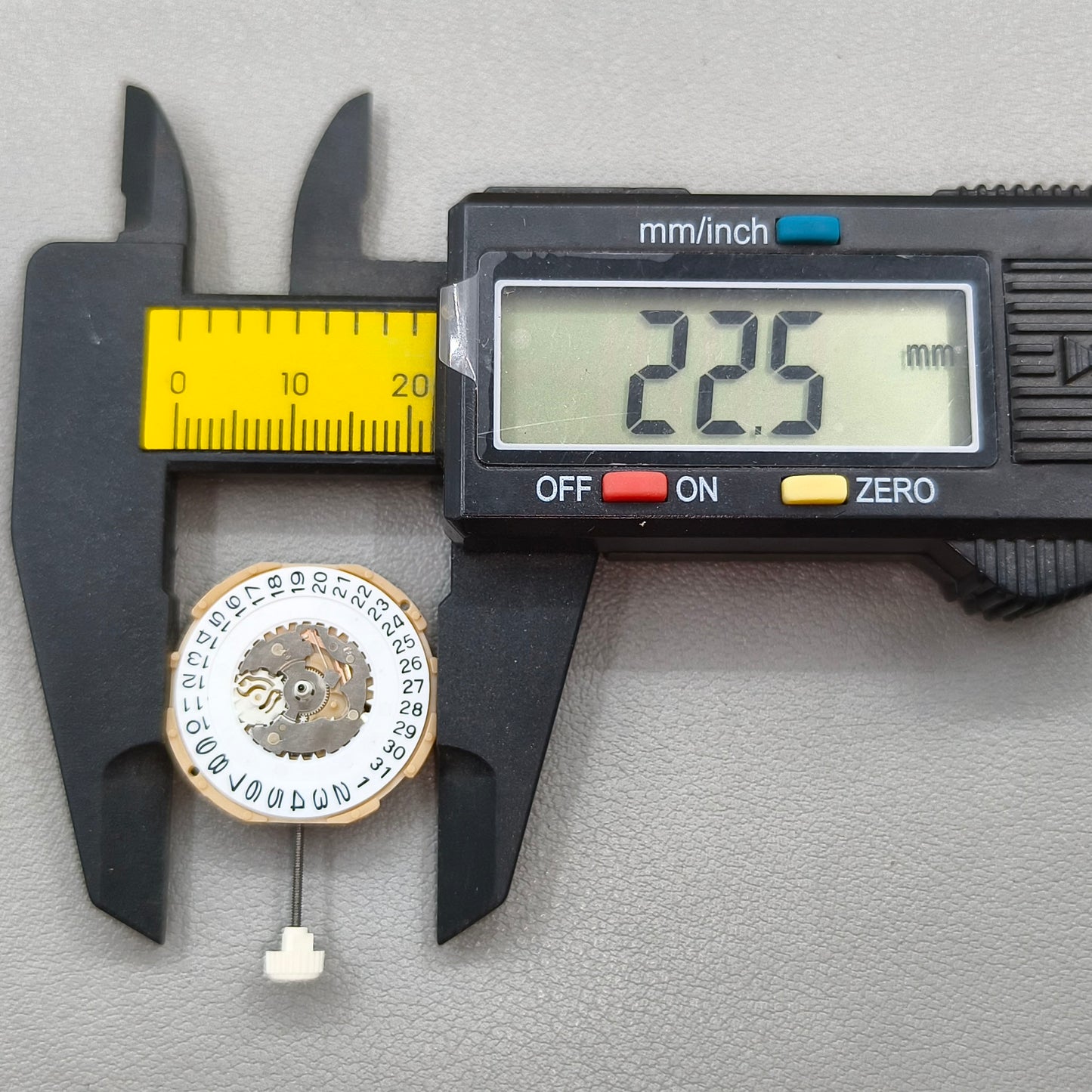 2 PIECES Sunon SP28 Quartz Movement 3 Hands with Date Date@3
