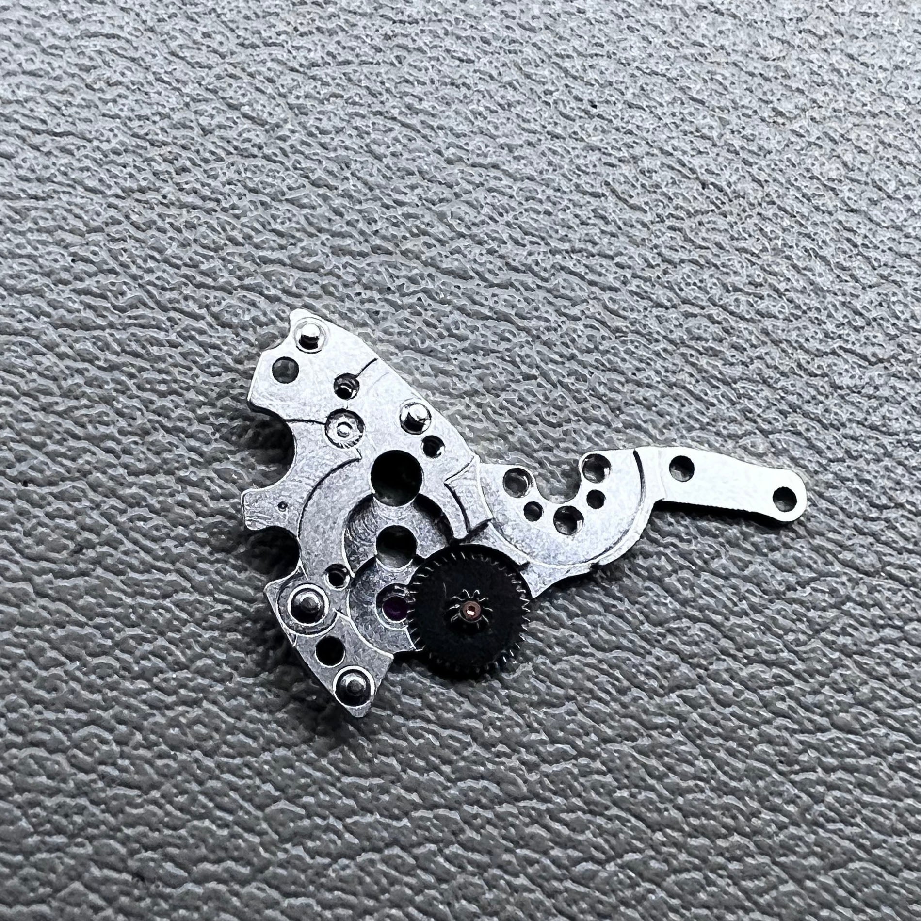 Automatic Wheel Bridge for L595.2 L592.2 ETA2000-1 movement watch part, precise fit and durable design.