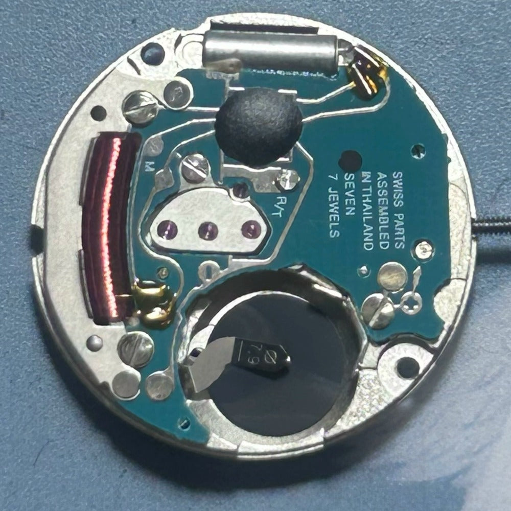 Swiss Made ETA 956.414 quartz watch movement with 3 hands and date display at 3 o'clock for precise timekeeping.