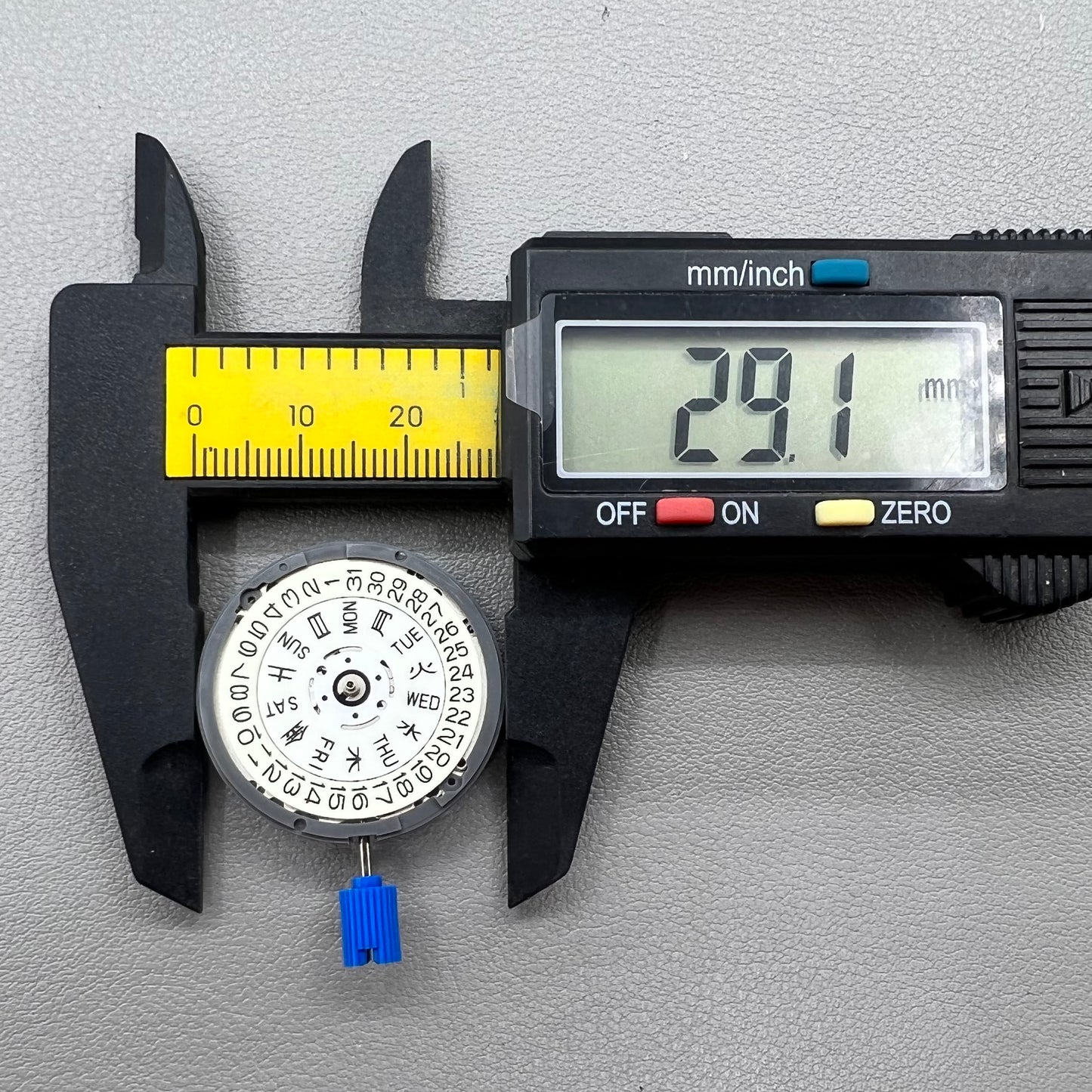 Mouvement mécanique automatique blanc avec luminescence verte Japan NH36A, position couronne 3.8