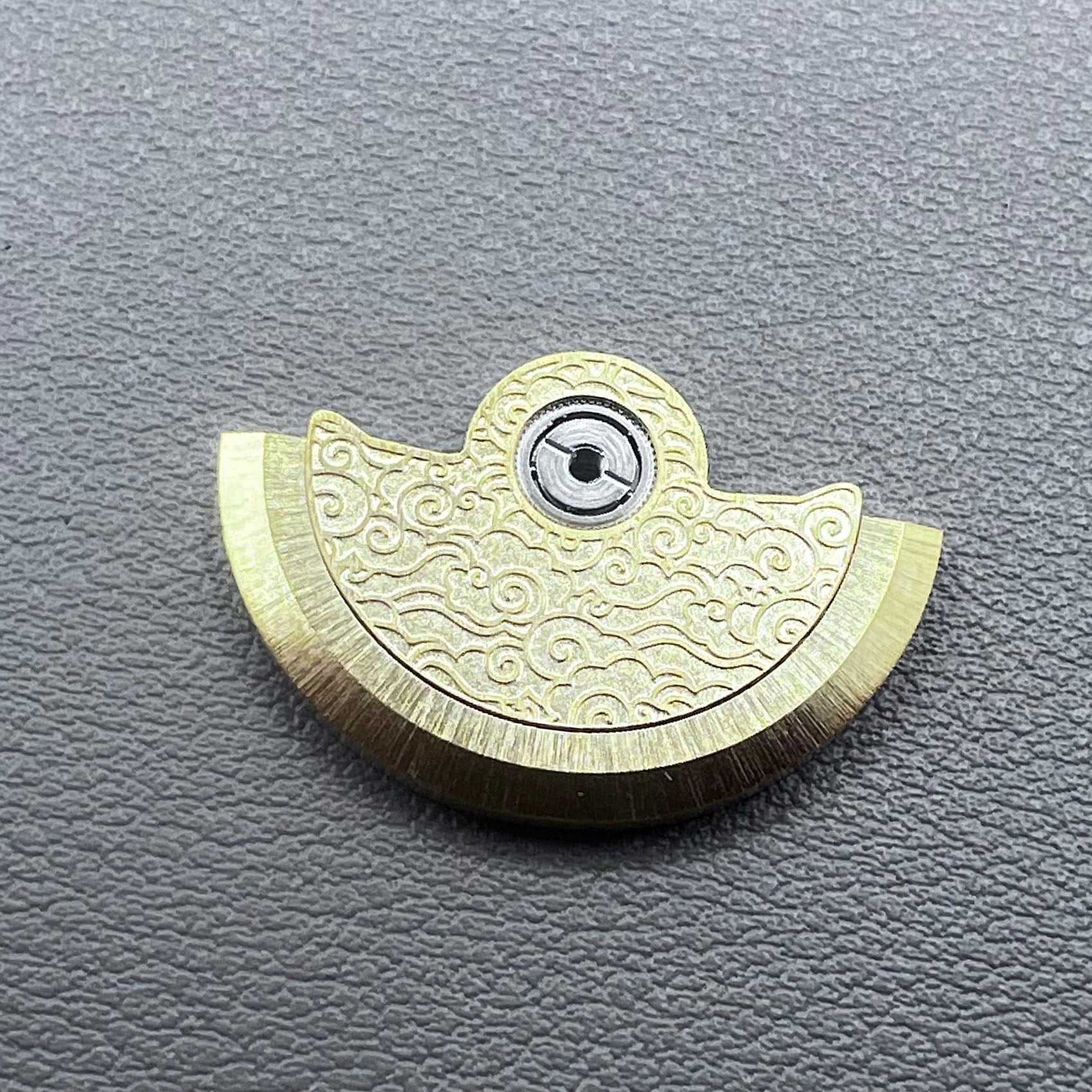 Artistic vintage golden rotor with wave design for NH34 NH35 NH36 NH38 movements.