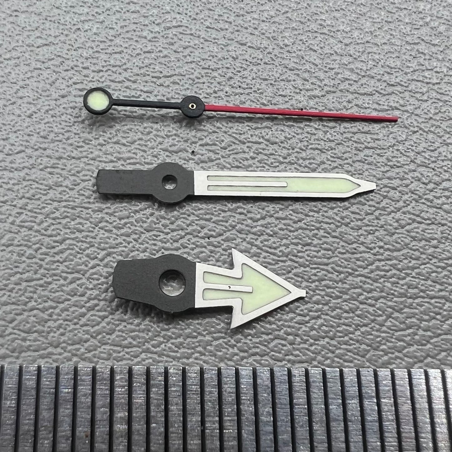 Red second hand watch hand with C3 lume, designed for Tuna NH35/36 NH70/72 SKX007 models, high visibility.