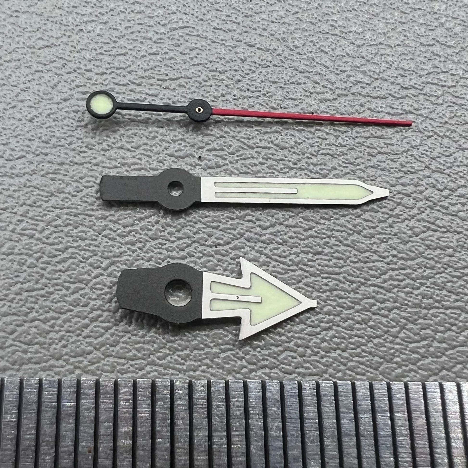 Red second hand watch hand with C3 lume, designed for Tuna NH35/36 NH70/72 SKX007 models, high visibility.