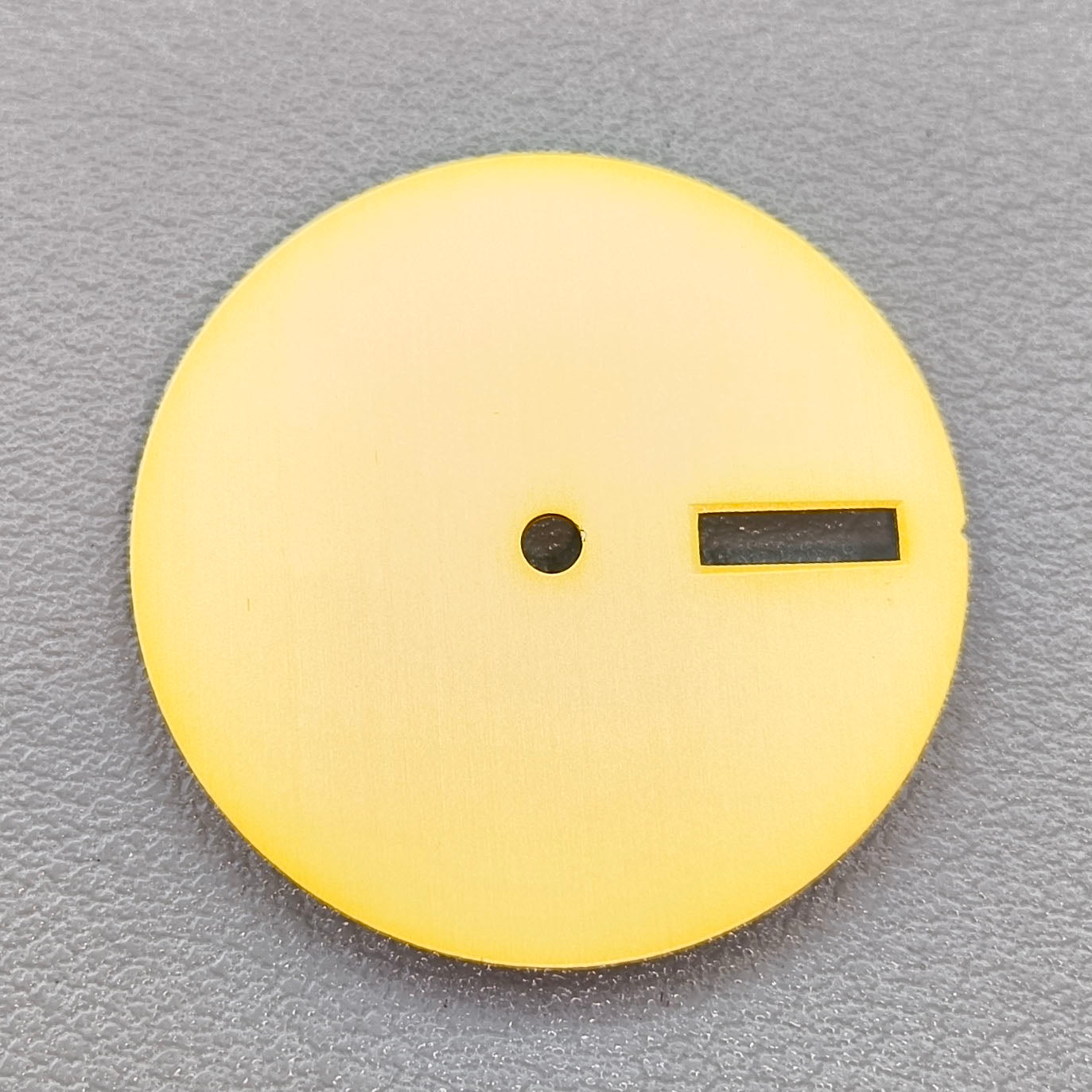 No Lume Modified 28.5mm Yellow Color Watch Dial Metal Suitable for NH36 Movement