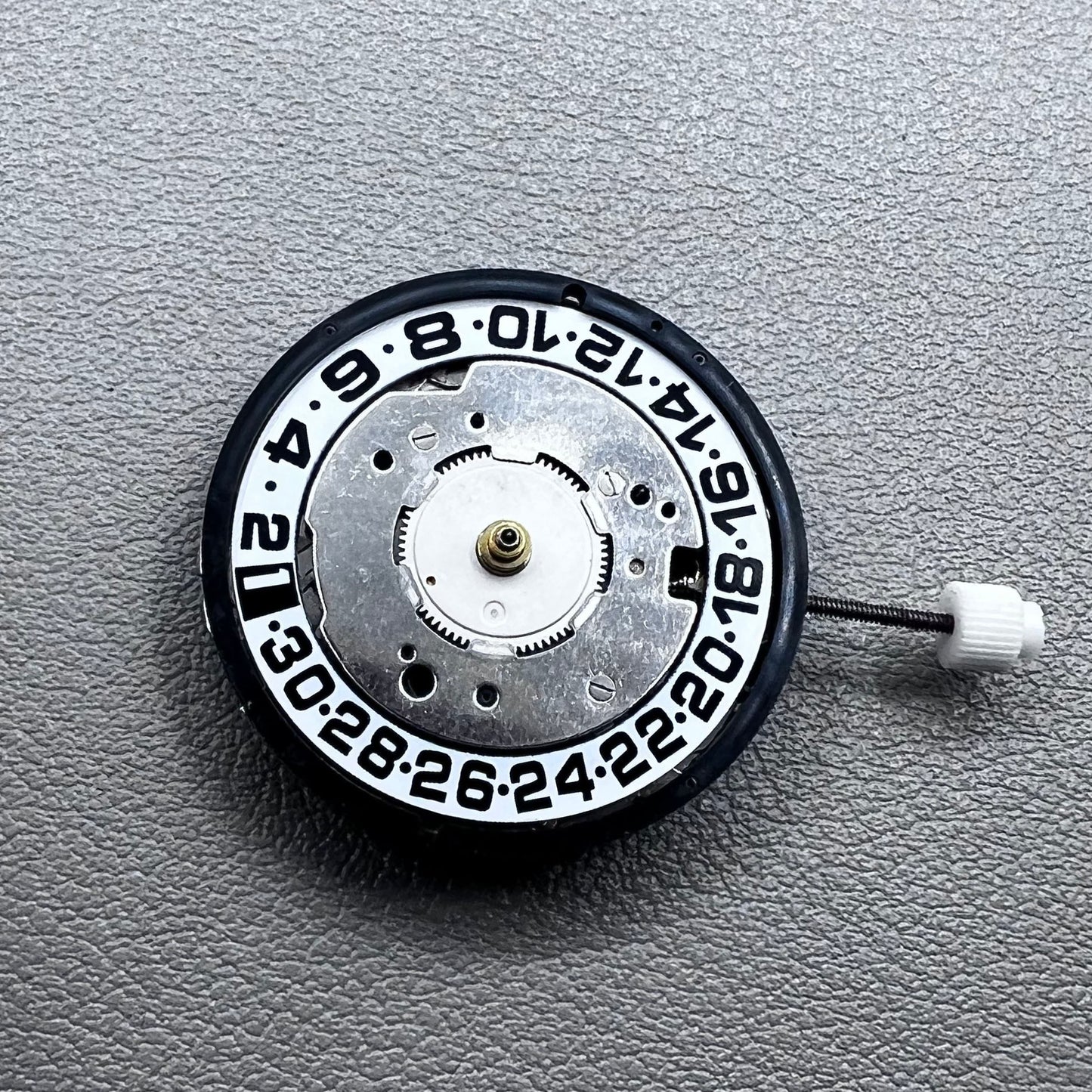 Swiss ISA 8176A 8176-1990 White Dial Watch Quartz Movement