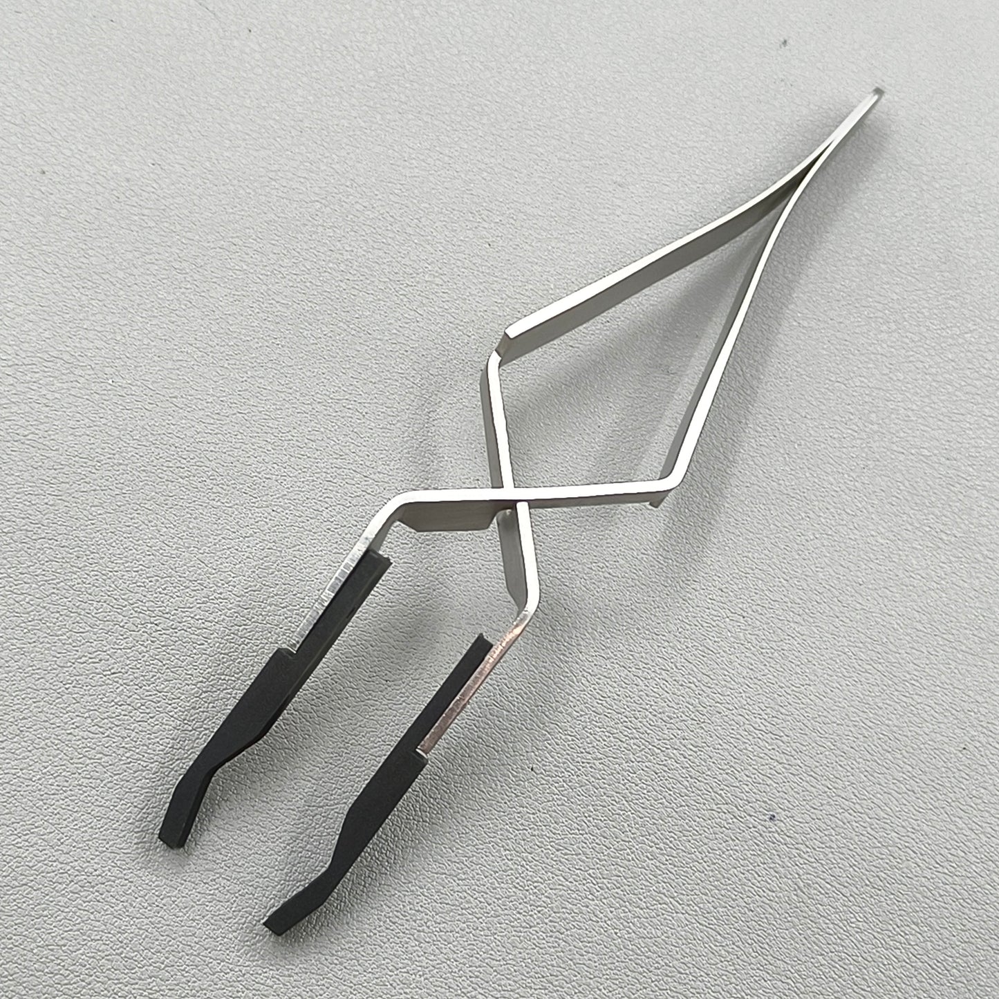 Swiss Bergeon 7140 Cross Locking Tweezers for Crystals and Dials