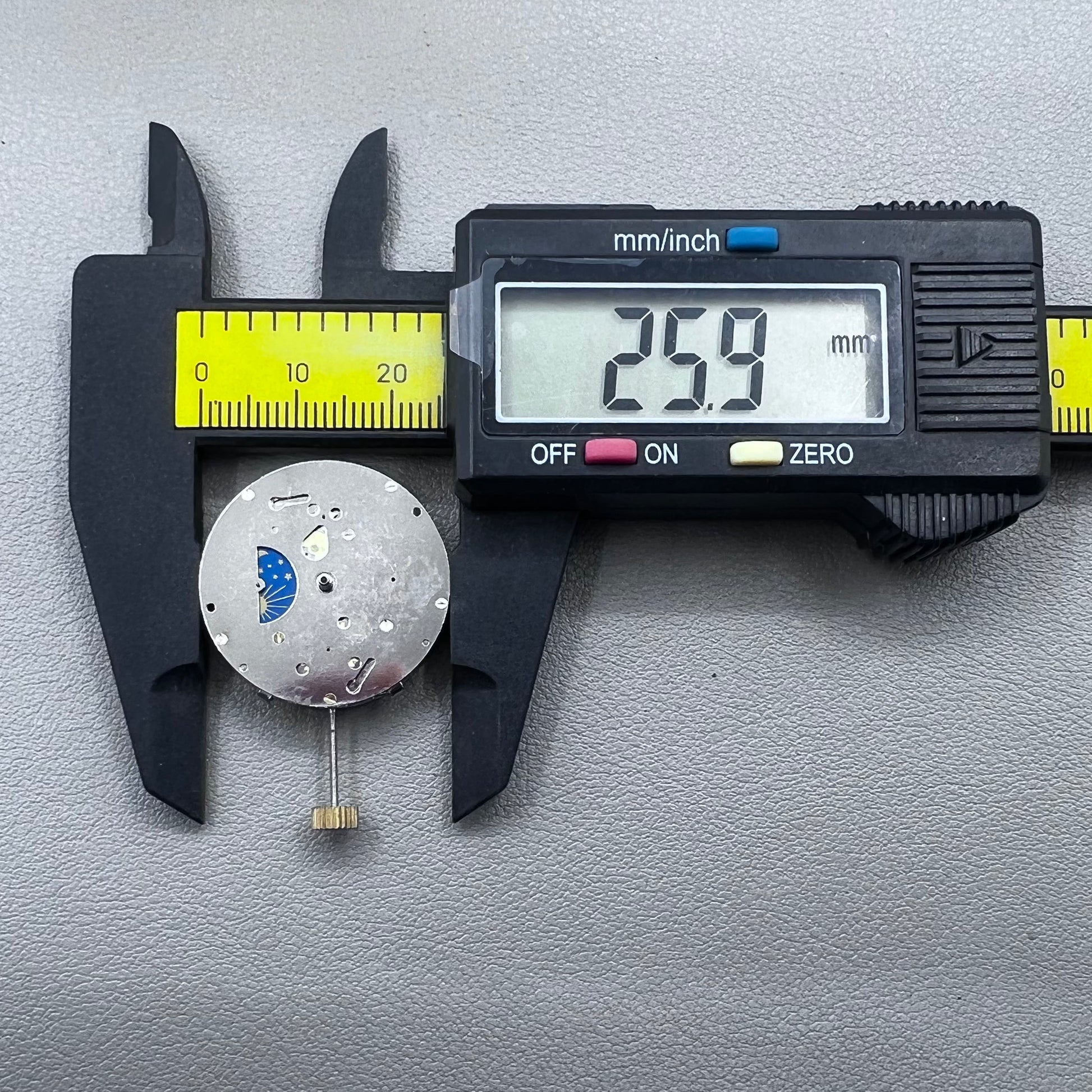 China 2813 8205 8215 automatic mechanical watch movement displaying moon phase at 6 o?clock for precise timekeeping