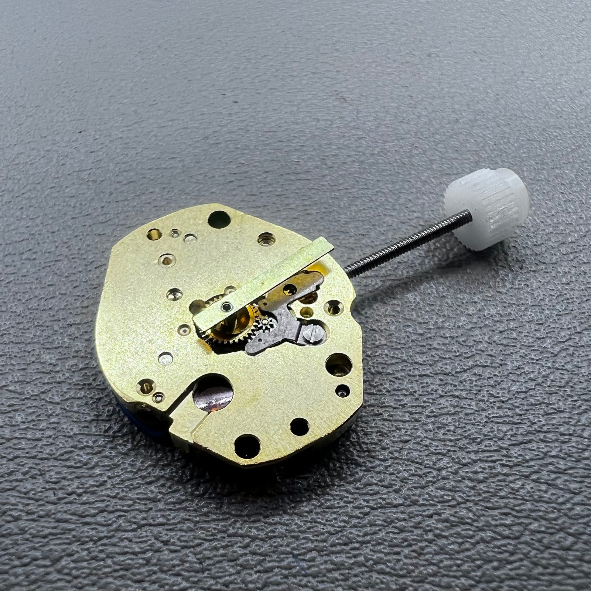 Swiss ETA 579.005 quartz watch movement with 3 hands, precise timekeeping by ETA brand.