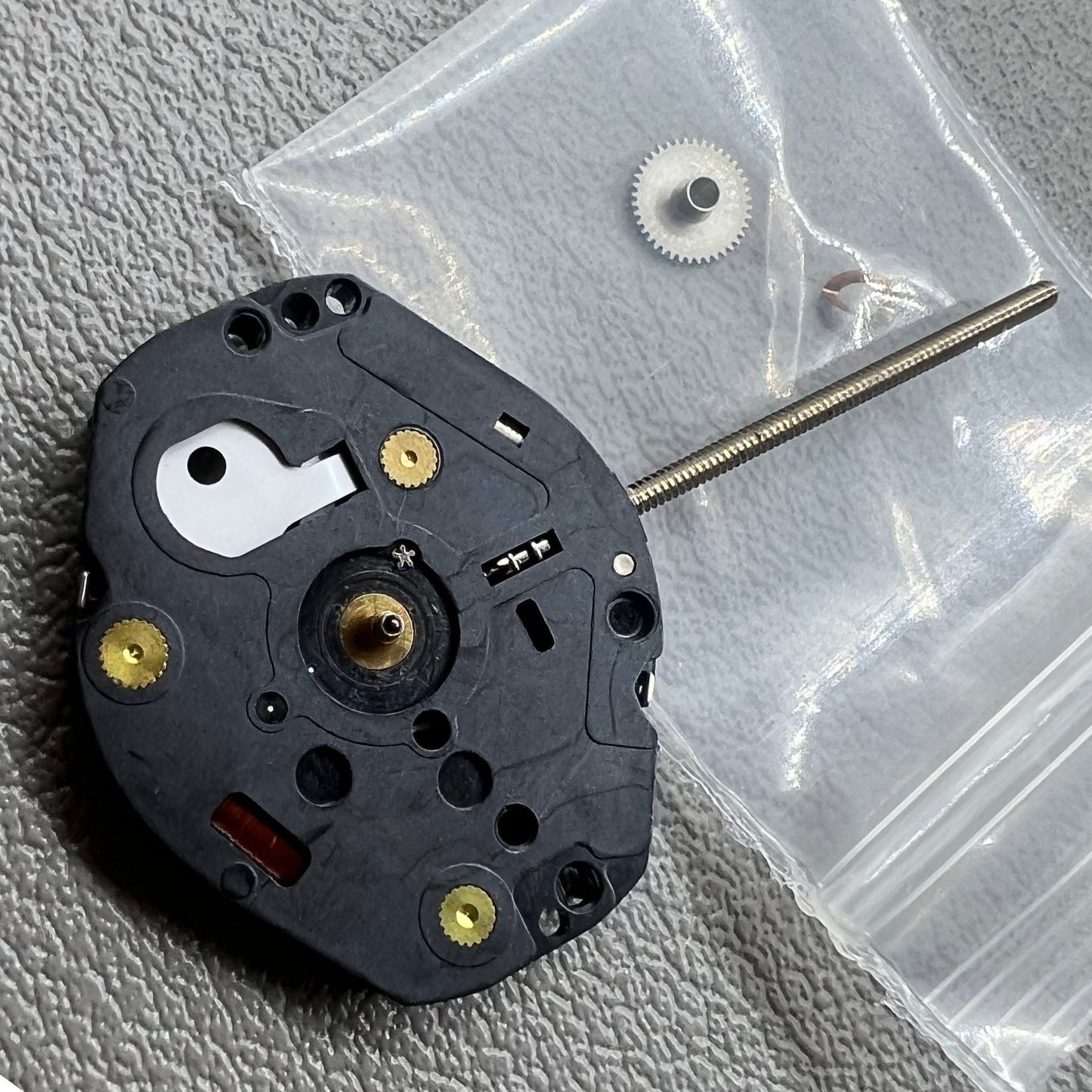Orient Quarzwerk HY520 watch movement with 3 hands, no calendar, no jewels for precise timekeeping