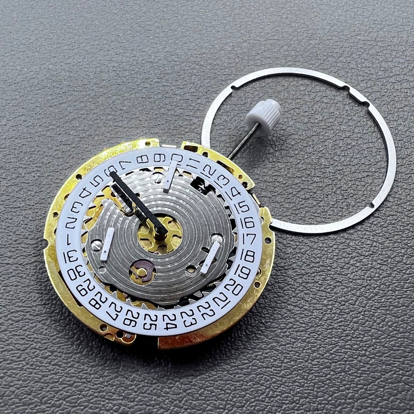 Swiss ISA 8171 Quartz Movement Date@4 White Disk 6 Hands Movement