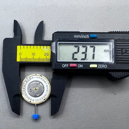 Swiss ETA F05.111 Quartz watch movement, 3 hands with date at 3 o'clock, precision timekeeping