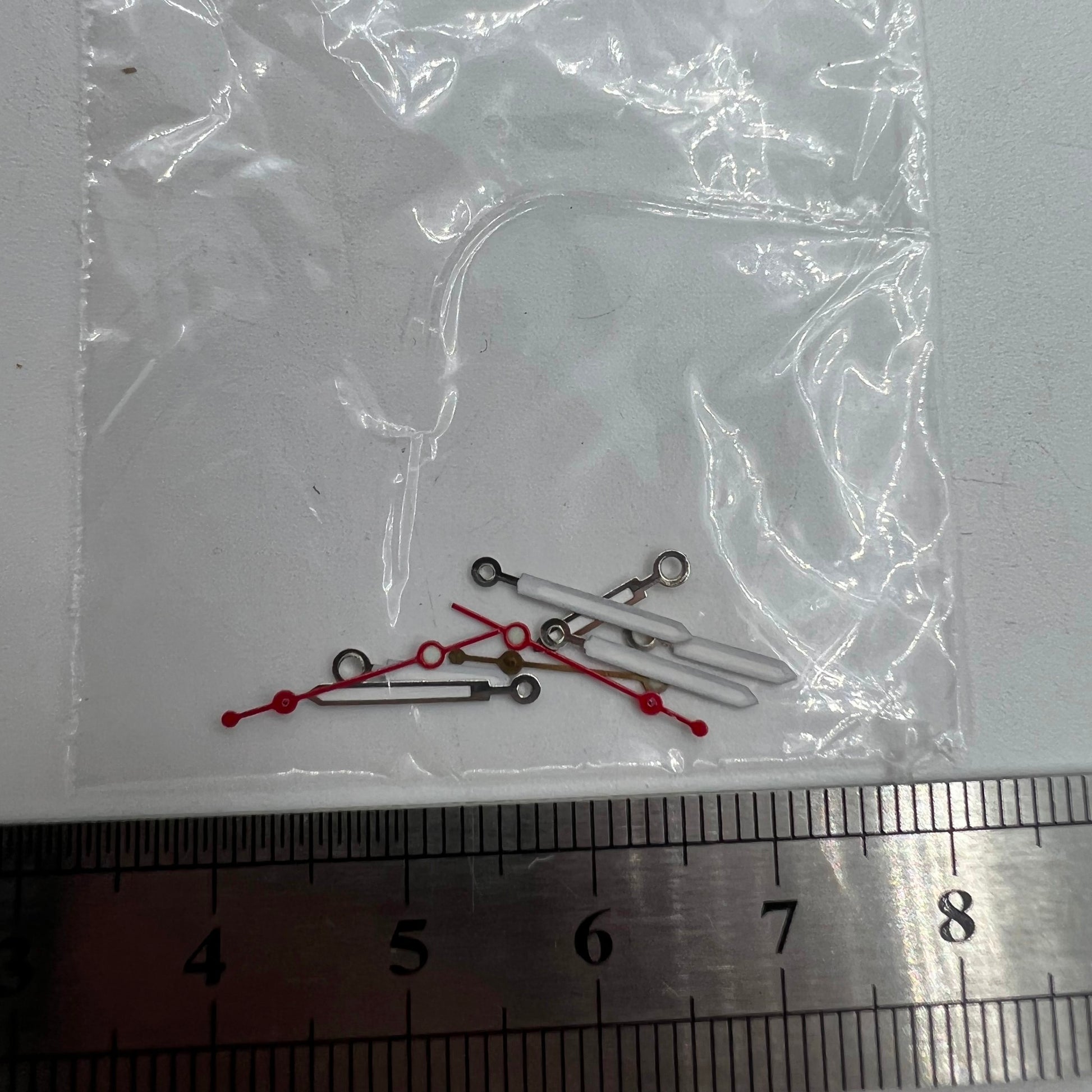 Luminous watch hands for Miyota 2035 quartz movement, enhancing readability in low light ? P1-H2-C22.