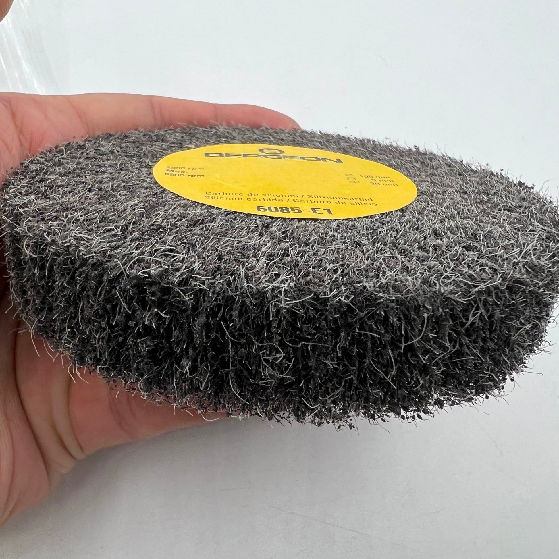 Bergeon 6085-E1 satin metal finishing wheel for precise watch polishing and surface refinement.