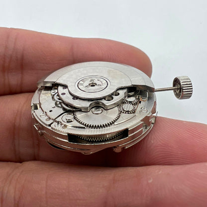 Seagull ST2525 automatic watch movement with big date at 12, precision Chinese craftsmanship.