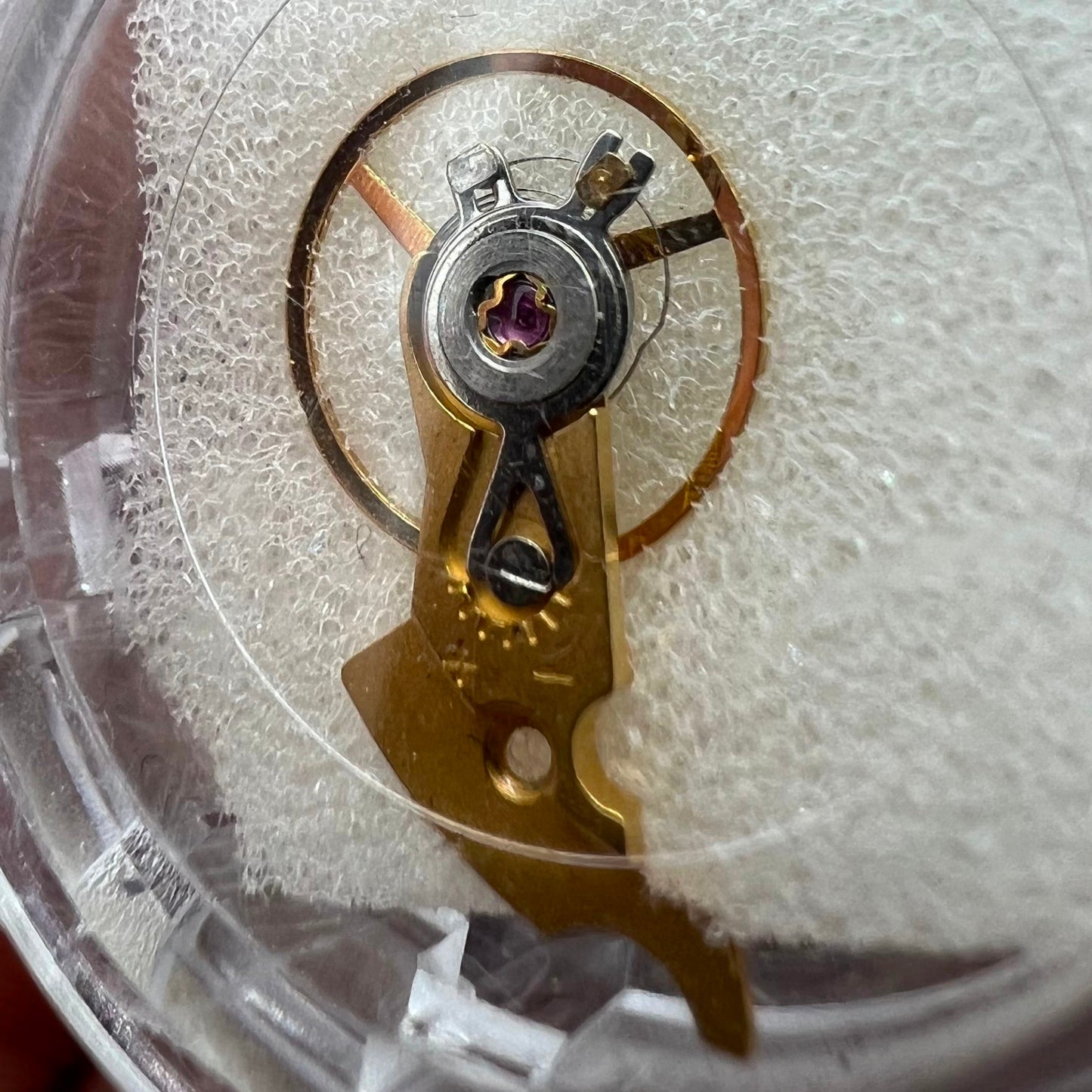 Goldenes komplettes Unruhrad mit Schiene, generisch für ETA2834 2836 2824 Uhrwerk