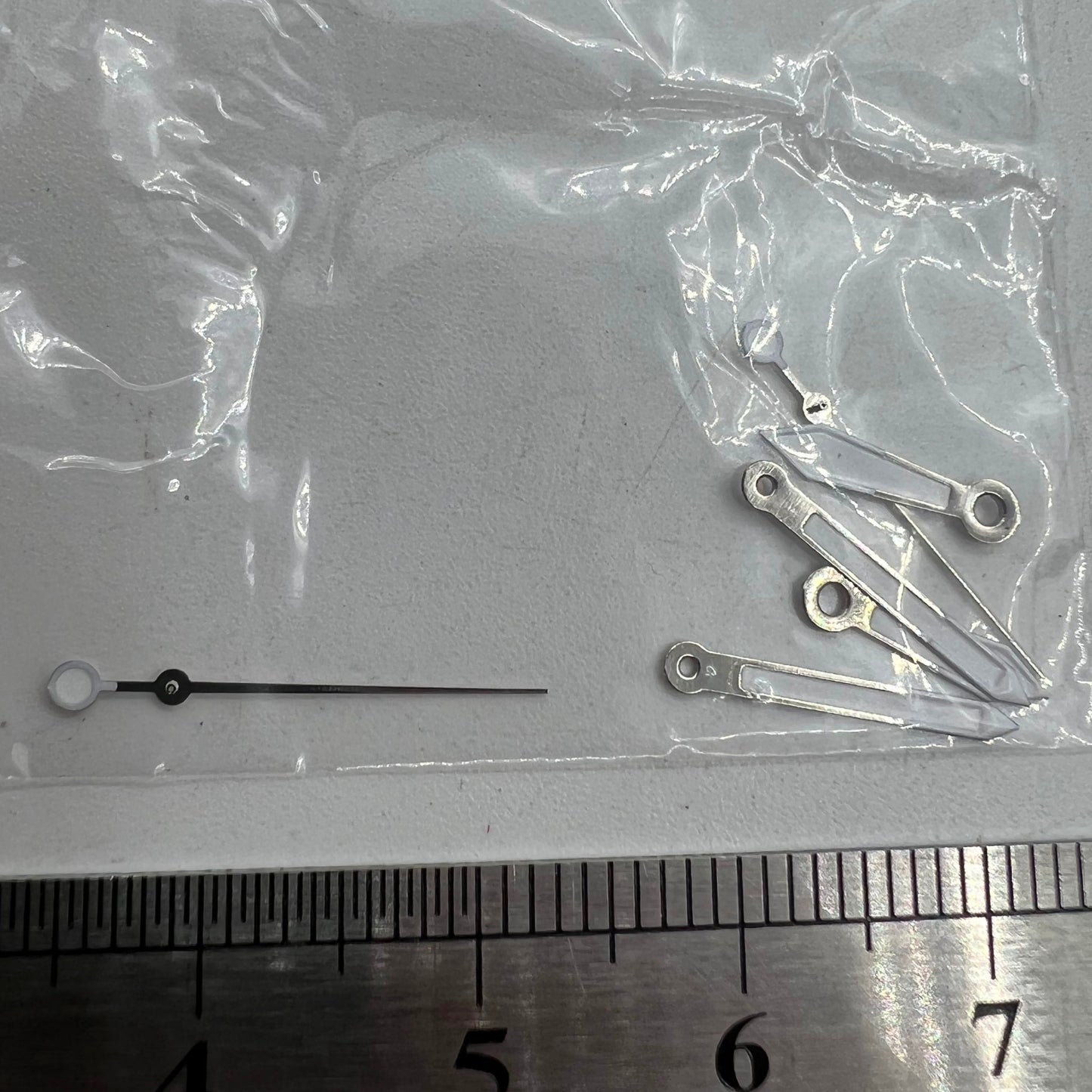 White trim watch hands designed for Miyota 2035 quartz movement, precise fit by P1-H4-C113 brand.