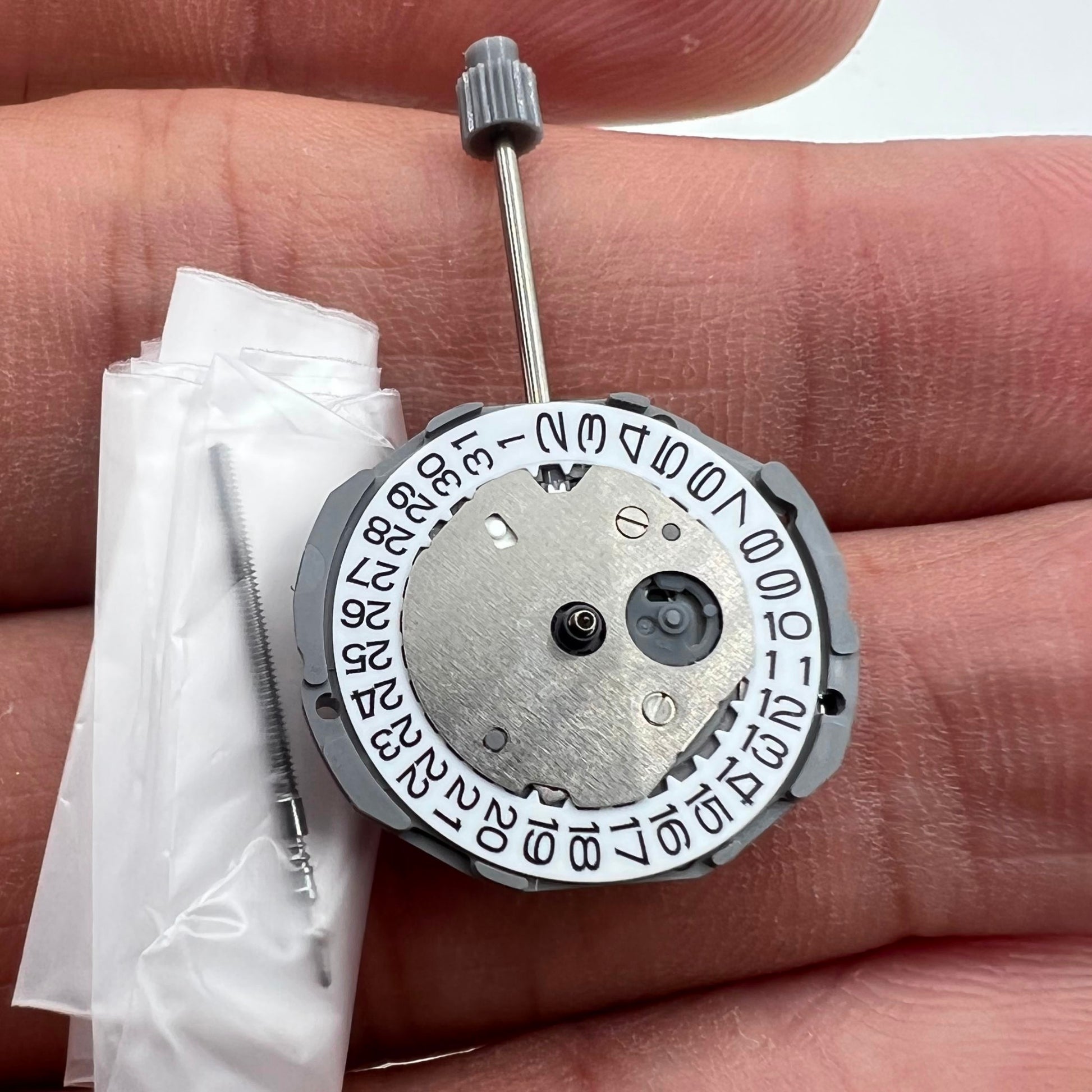Miyota GL12 quartz watch movement with date at 3, Japan-made 3-hand replacement for GL10 models.