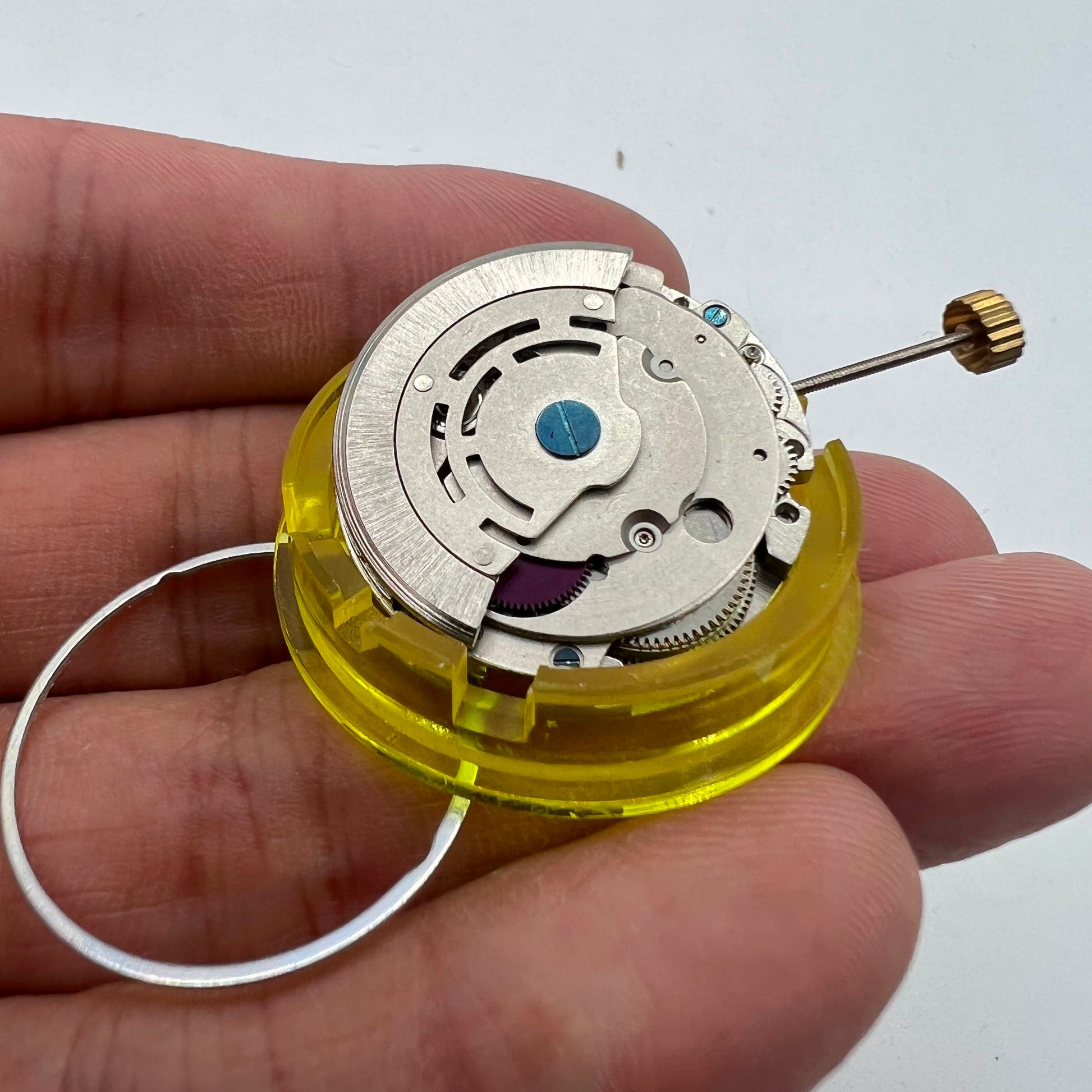 DG2813 Mingzhu watch movement featuring 3 silver hands for accurate automatic mechanical timekeeping