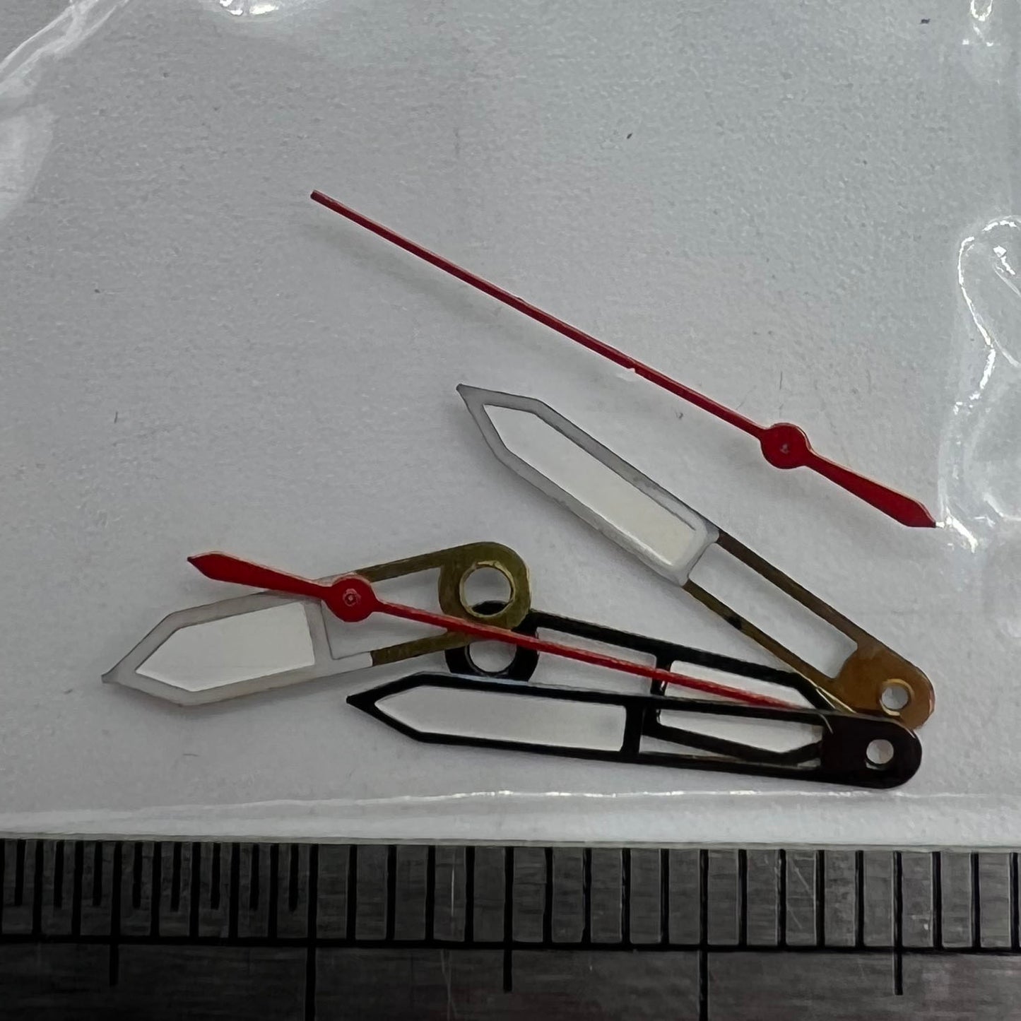 Red second hand with black trim for Miyota 2035 quartz movement watches, precise and stylish P1-H4-C100 accessory.