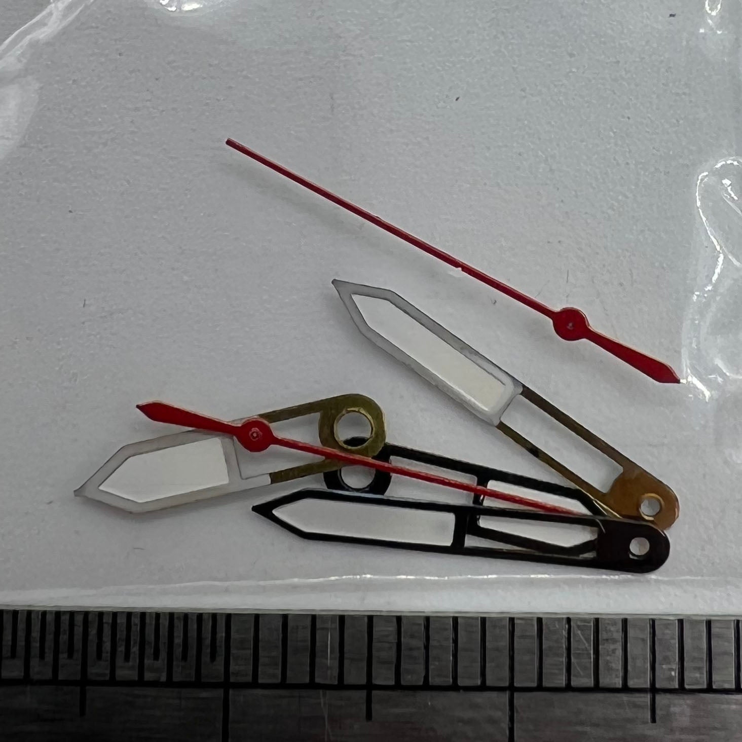 Red second hand with black trim for Miyota 2035 quartz movement watches, precise and stylish P1-H4-C100 accessory.