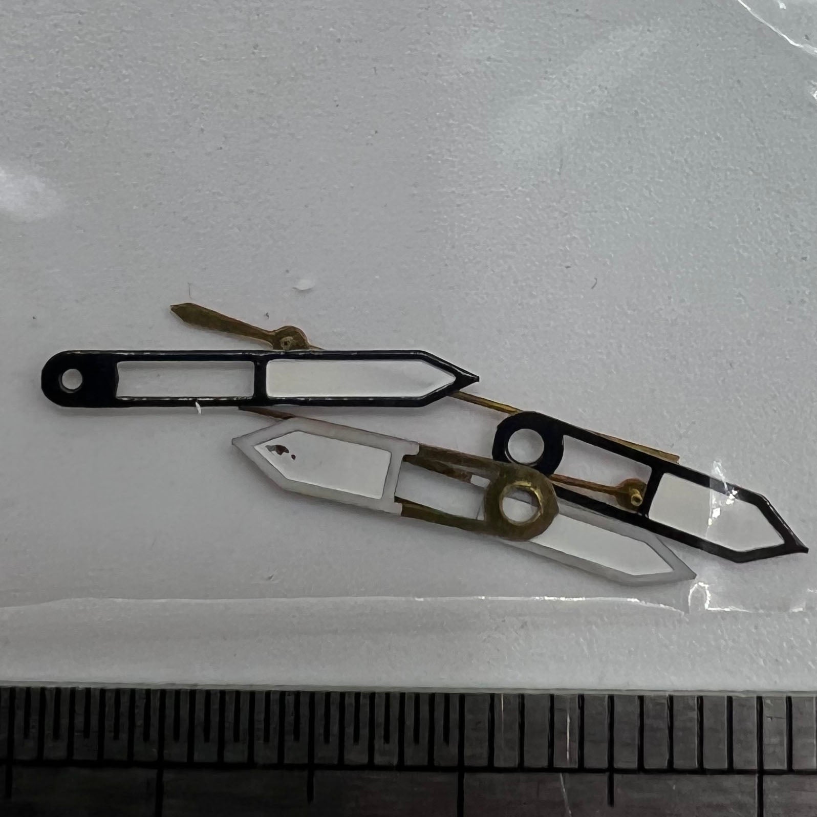 Red second hand with black trim for Miyota 2035 quartz watches, precise and stylish P1-H4-C100 accessory.