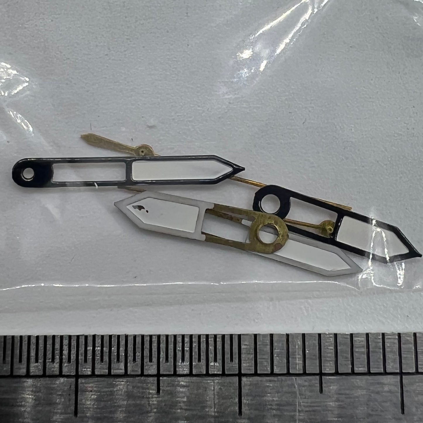 Red second hand with black trim designed for Miyota 2035 quartz watches, P1-H4-C100 accessory.