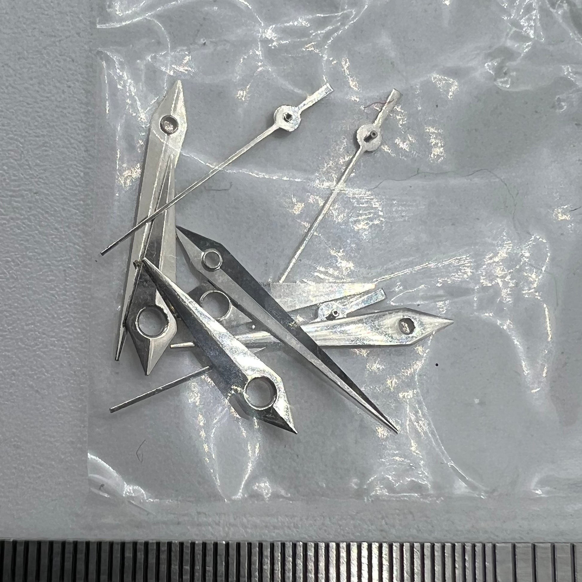 Silver arrow-shaped watch hands, 11.5mm, designed for Miyota 1M12 Japan quartz.