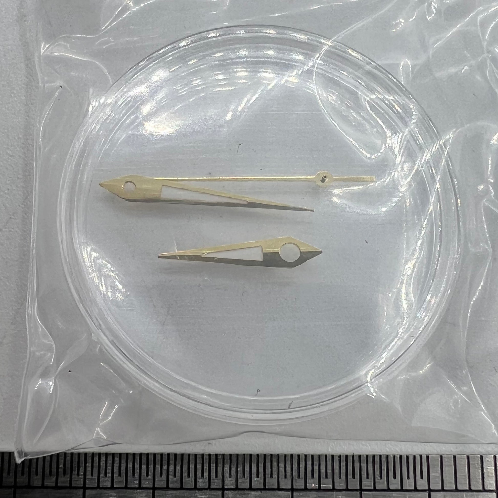 Golden arrow-shaped luminous watch hands with trim, 14mm, compatible with Miyota NH35/NH36/NH38.