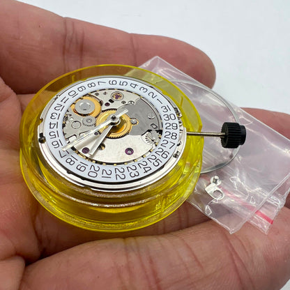 ST2130 Seagull automatic watch movement in silver, high-frequency 28800VPH, ETA 2824 compatible.