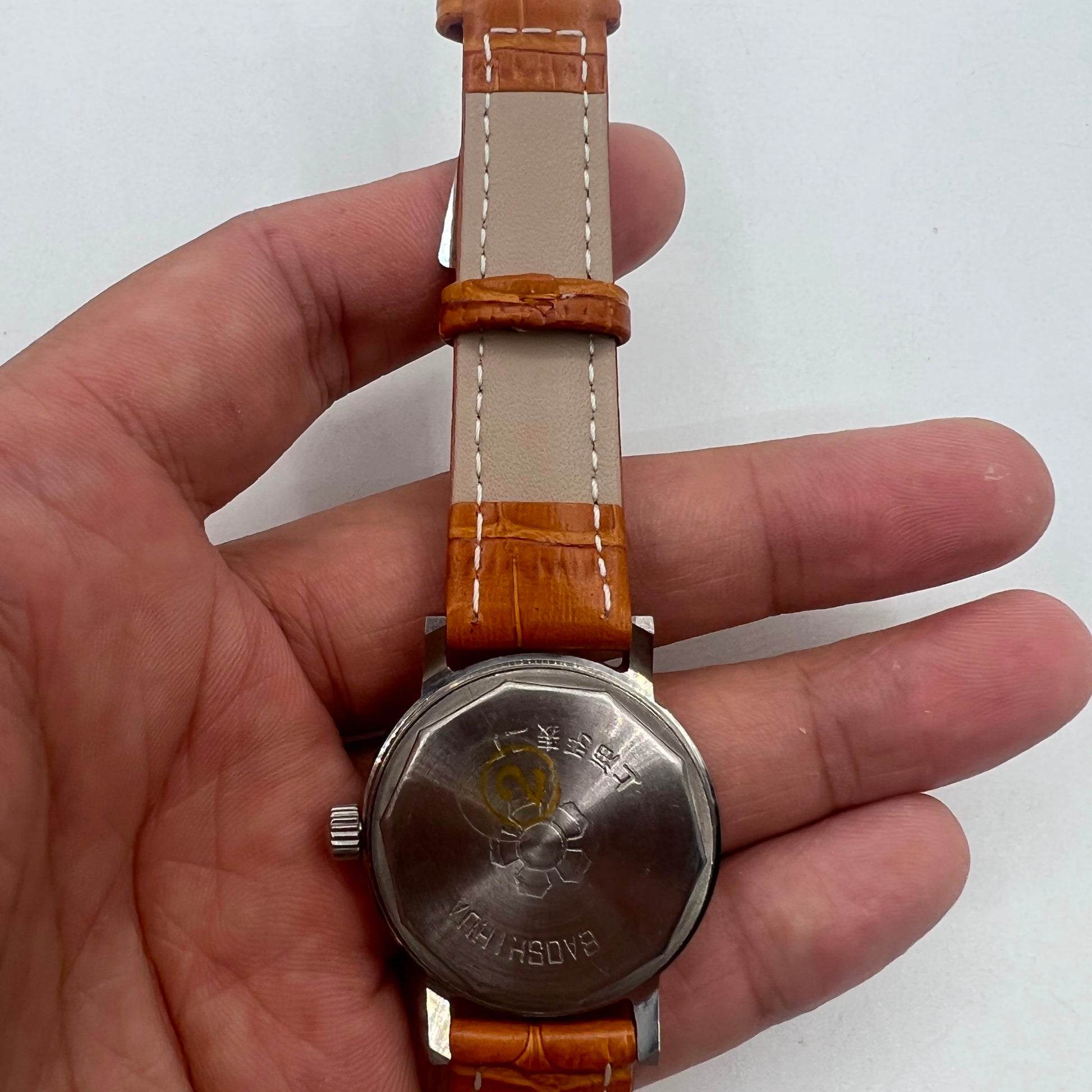 Shanghai 33mm manual mechanical watch with single calendar, 17 jewels, shock-resistant design for precise timekeeping.