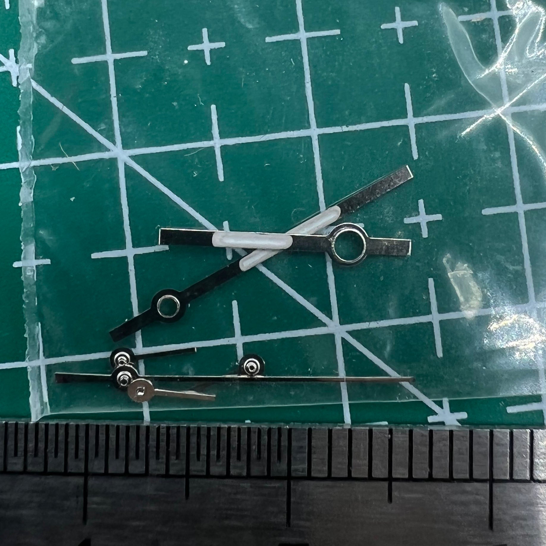 Silver watch hands with trim for Ronda 5030.D quartz movement, compatible with precision timepieces.