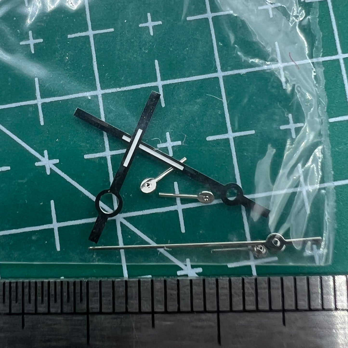 Silver watch hands with trim for Ronda 5030.D quartz movement, compatible with precision timepieces.