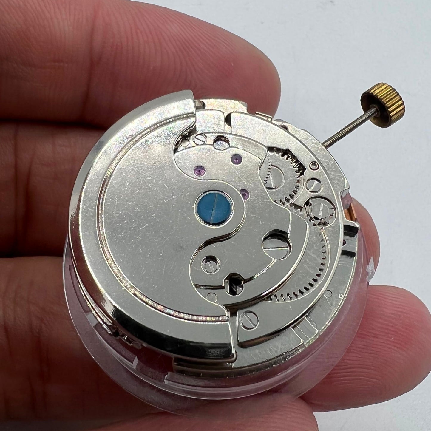 Automatic watch with multifunctional mechanical movement, date at 12 o'clock, and exposed bare wheel at 6.