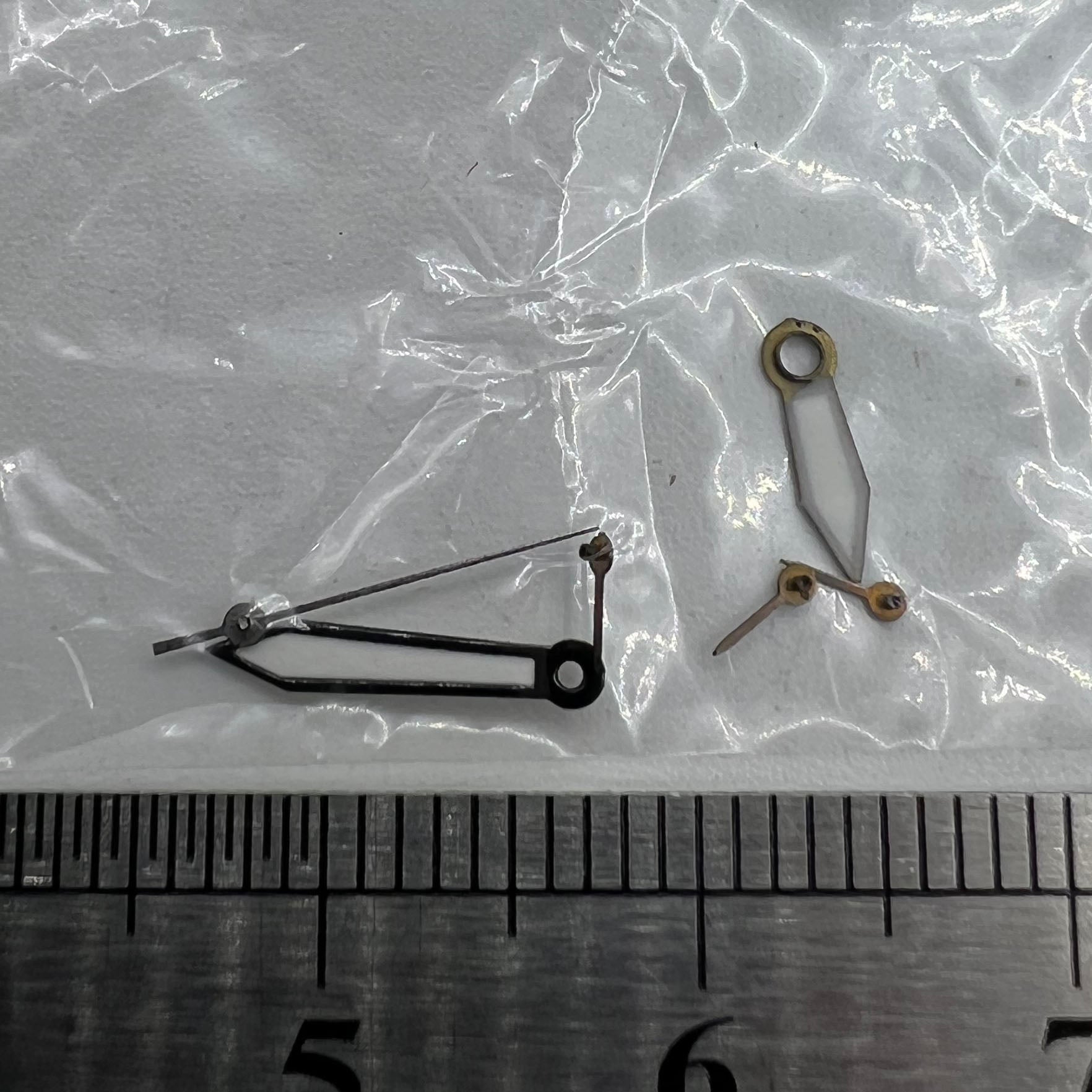 White watch hands with black trim for Miyota OS10 OS20 OS22 OS60 OS80 movements, precise and stylish.