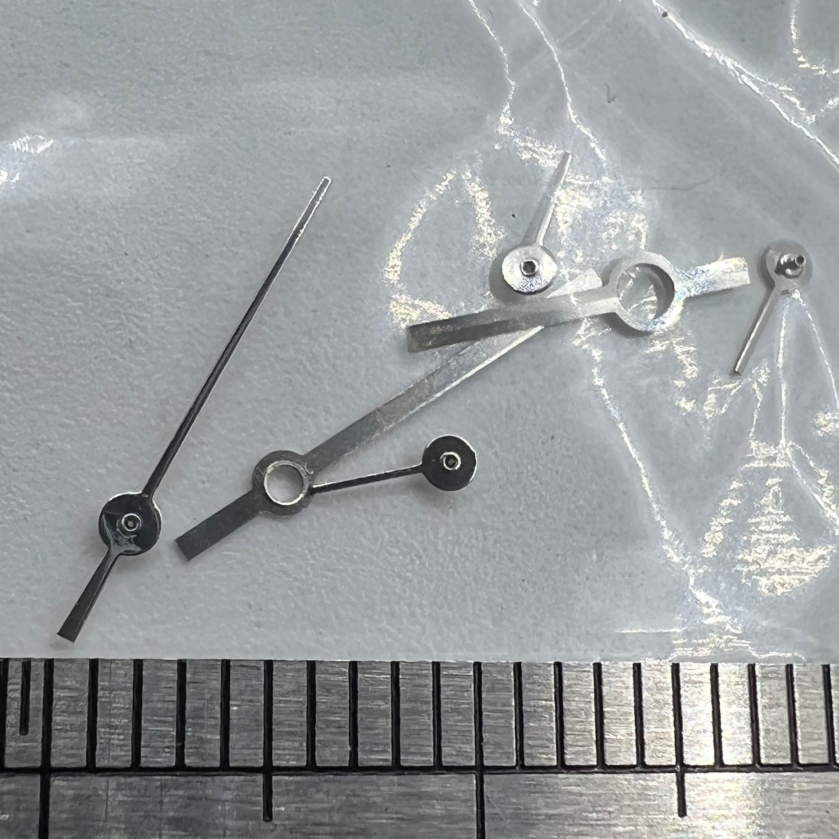 Silver watch hands set by P1-H5-NO18, compatible with Ronda 5030.D quartz movement for precise timekeeping.