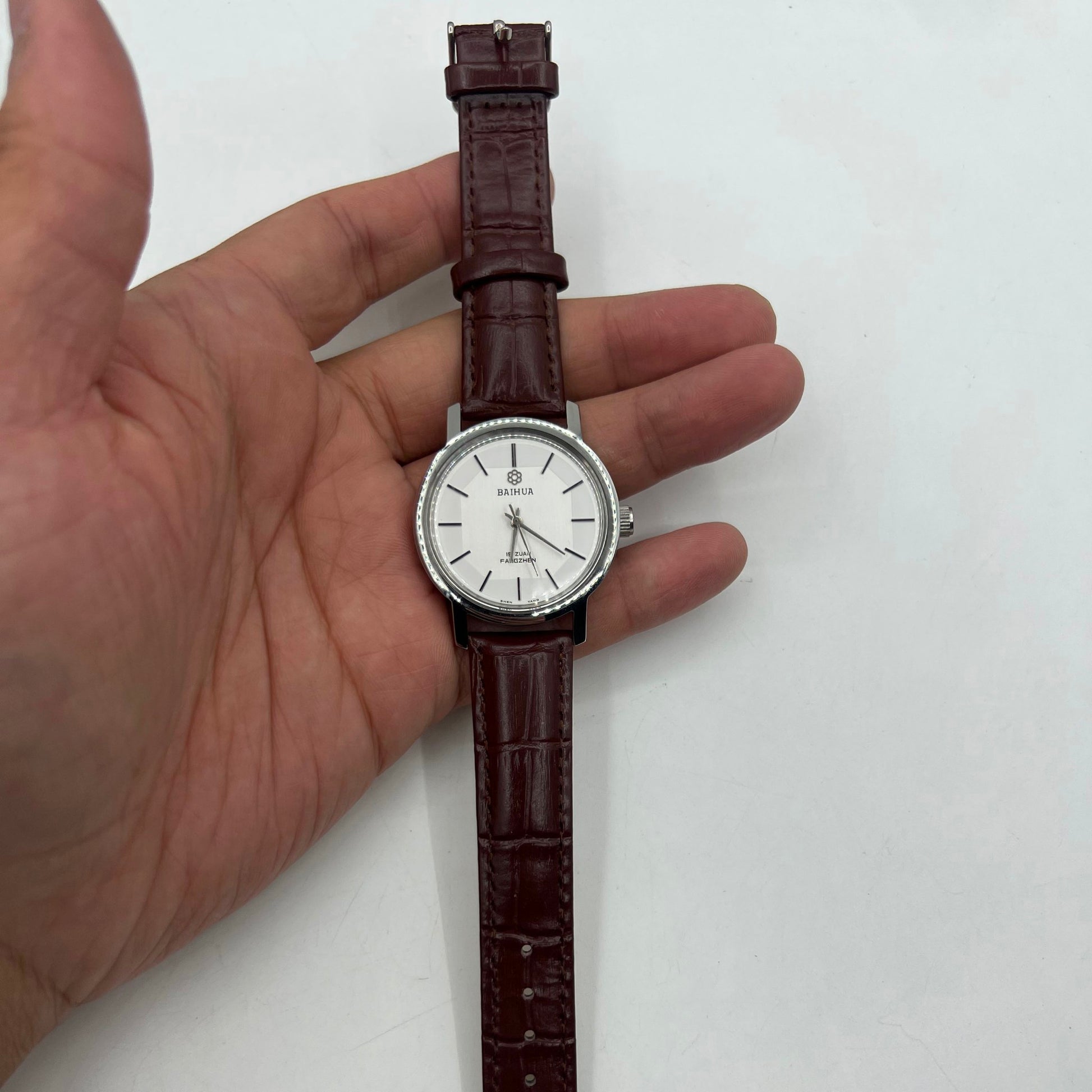 37mm China Baihua manual watch with silver dial, 19 jewels, shock-resistant mechanical movement.