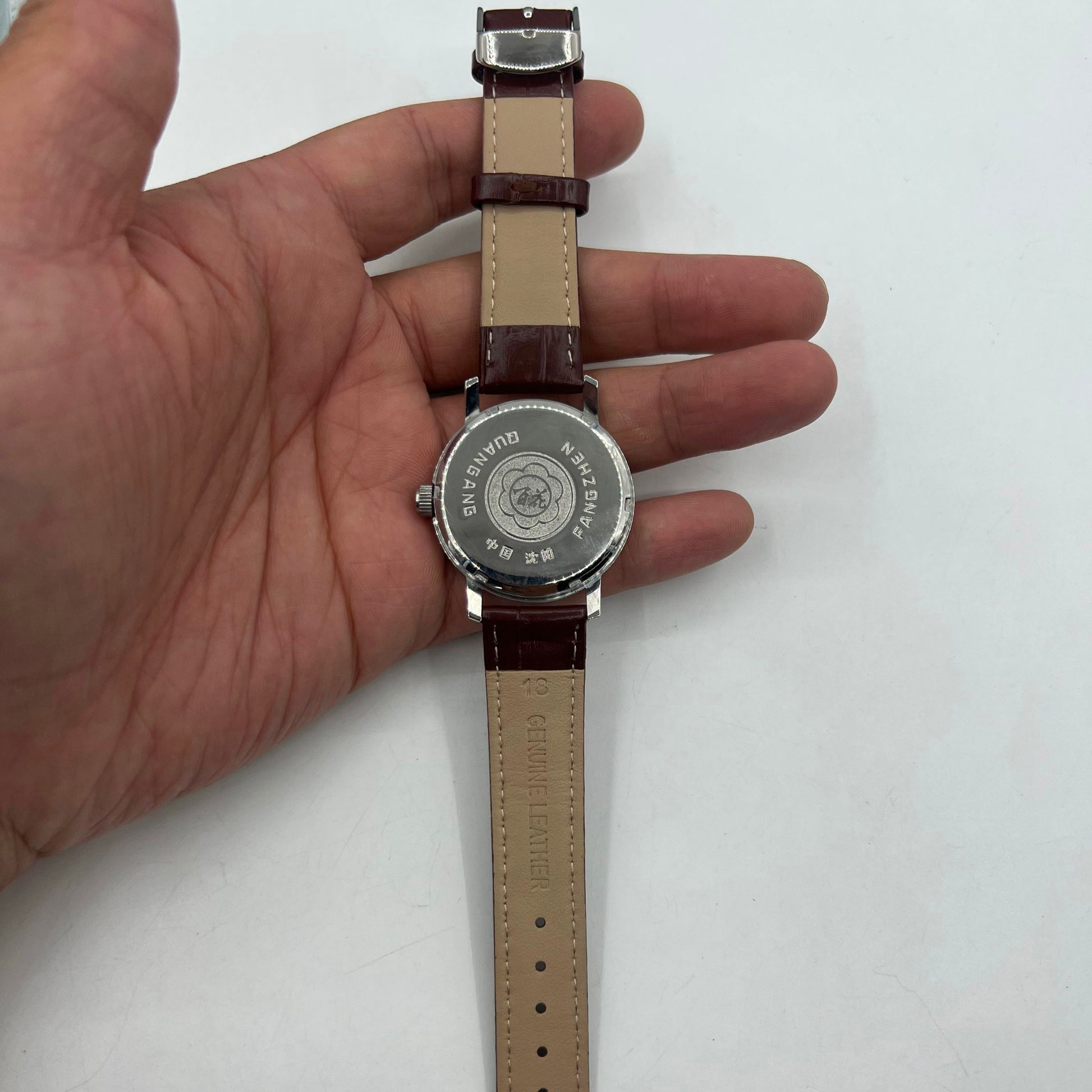 37mm China Baihua manual watch with silver dial, 19 jewels, shock-resistant mechanical movement for precise timekeeping.