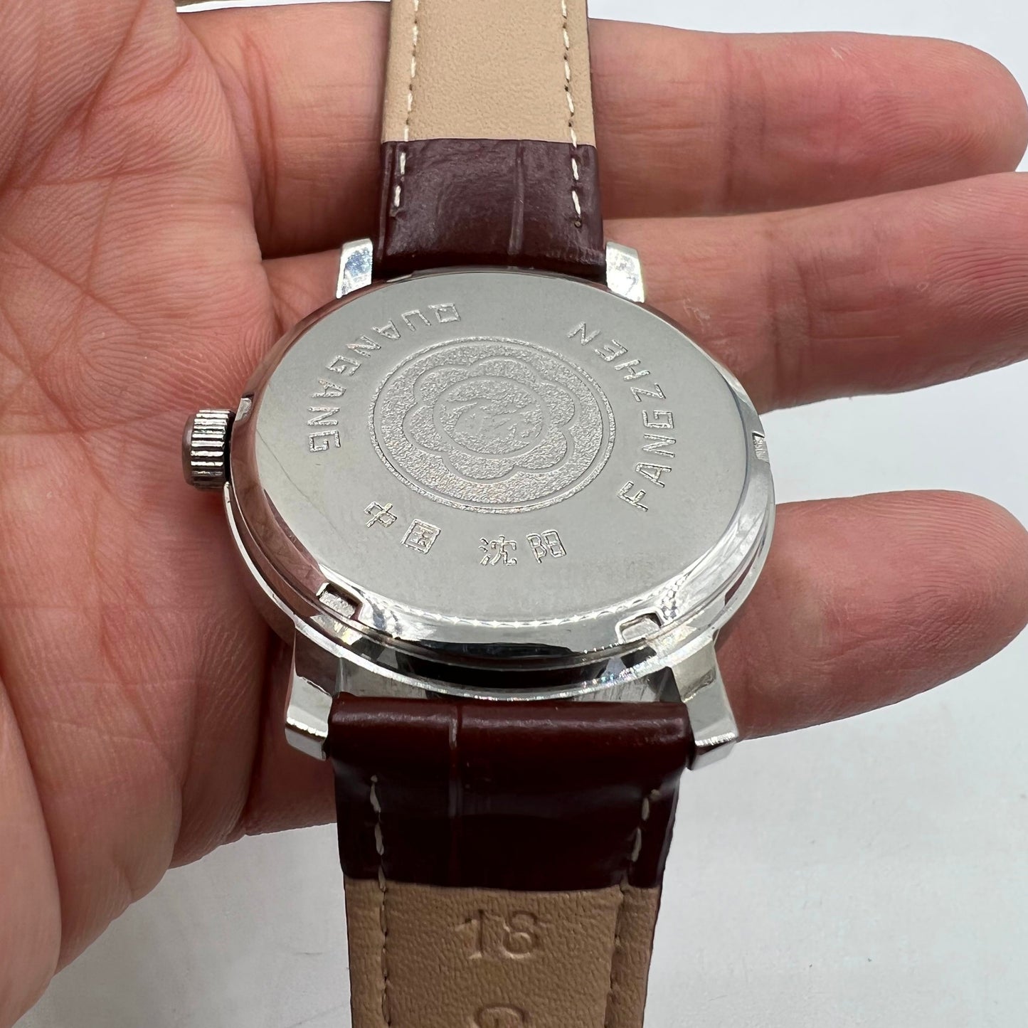 37mm China Baihua manual watch with silver dial, 19 jewels, shock-resistant mechanical movement, elegant design.